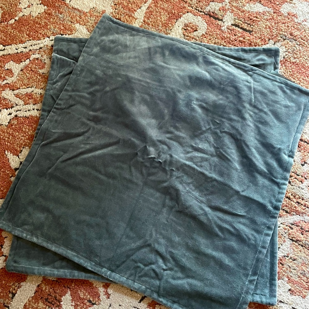Velvet pillow shams